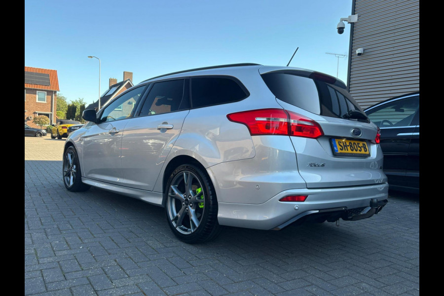 Ford FOCUS Wagon 1.5 ST-Line | Achteruitrijcamera | Trekhaak | SPORT | Climatronic airco | Sportvelgen | Navigatie / Multimedia |