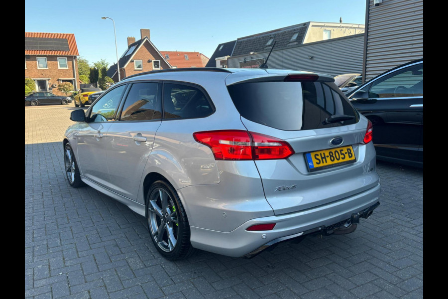 Ford FOCUS Wagon 1.5 ST-Line | Achteruitrijcamera | Trekhaak | SPORT | Climatronic airco | Sportvelgen | Navigatie / Multimedia |