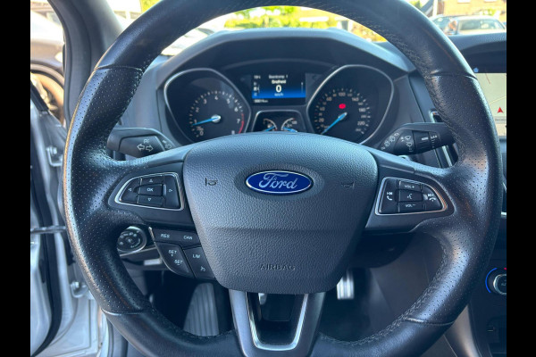 Ford FOCUS Wagon 1.5 ST-Line | Achteruitrijcamera | Trekhaak | SPORT | Climatronic airco | Sportvelgen | Navigatie / Multimedia |