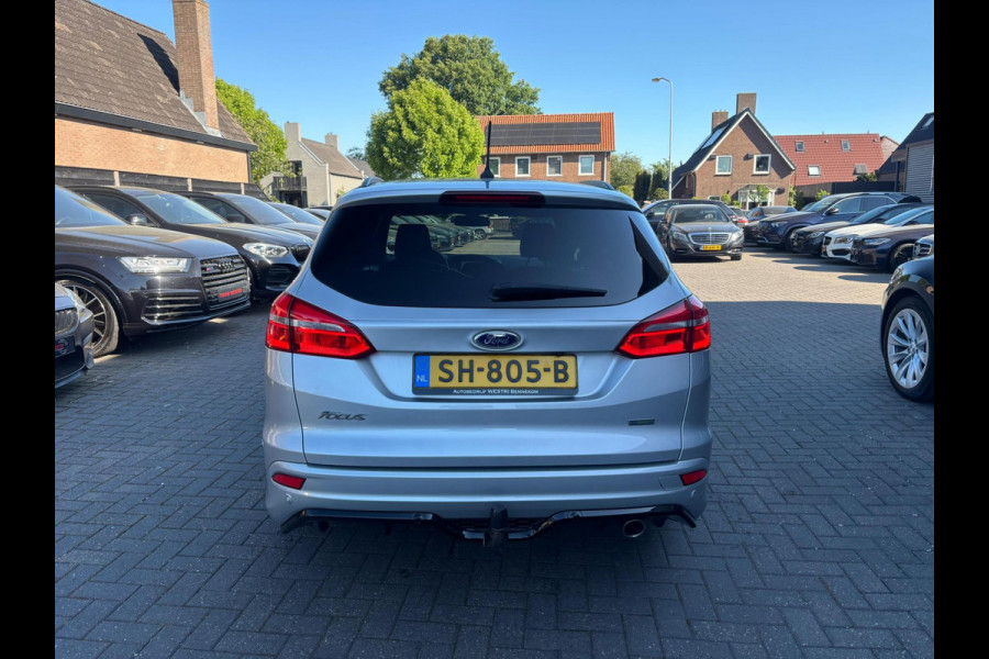 Ford FOCUS Wagon 1.5 ST-Line | Achteruitrijcamera | Trekhaak | SPORT | Climatronic airco | Sportvelgen | Navigatie / Multimedia |