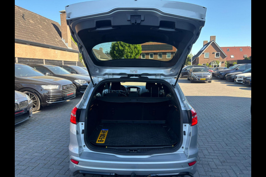 Ford FOCUS Wagon 1.5 ST-Line | Achteruitrijcamera | Trekhaak | SPORT | Climatronic airco | Sportvelgen | Navigatie / Multimedia |