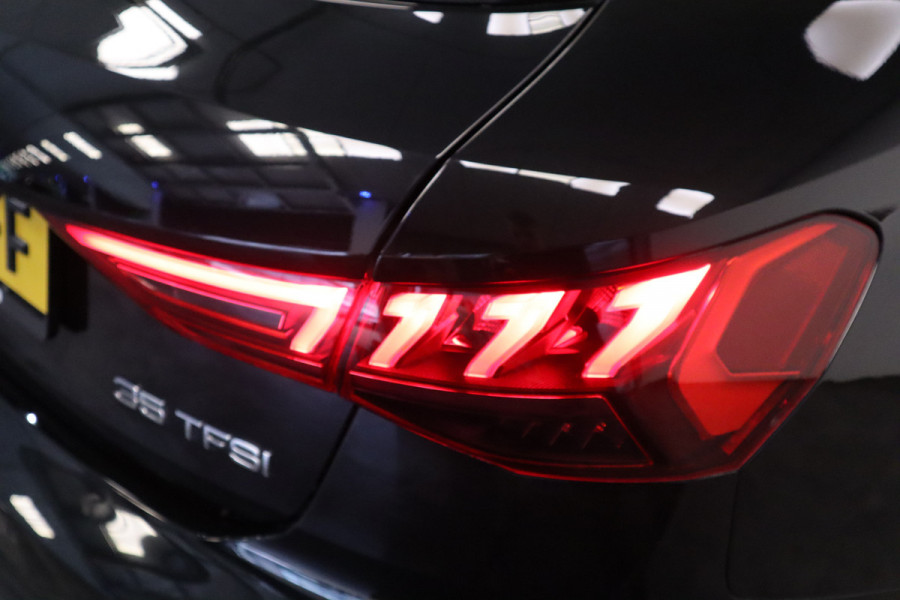 Audi A3 Sportback 35 TFSI S edition 150pk Navigatie 17LMV  volleder interieur Cruise Control parking ass.