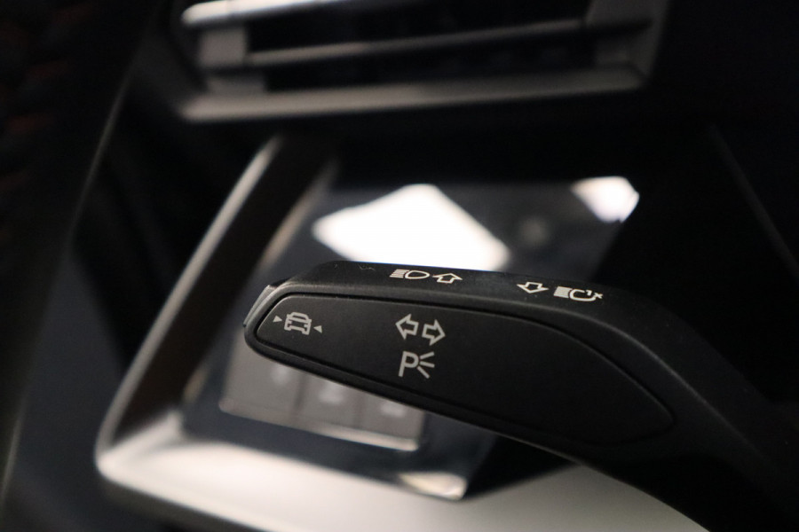 Audi A3 Sportback 35 TFSI S edition 150pk Navigatie 17LMV  volleder interieur Cruise Control parking ass.