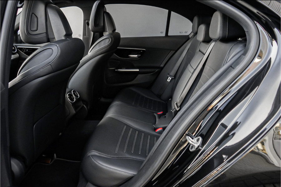 Mercedes-Benz C-Klasse 180 AMG Line Pano Night Leder 19"