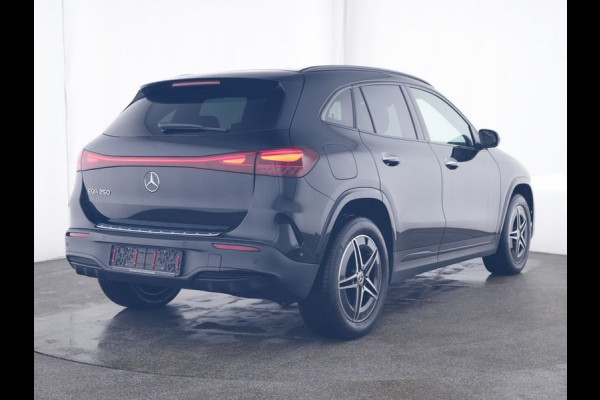 Mercedes-Benz EQA 250 AMG Line 67 kWh | AMG Line Advanced Plus | Night Pakket | Panorama Schuif-Kanteldak | Memory Voorstoelen | Stoel en Stuurverwarming | Inclusief 24 maanden MB Certified garantie voor Europa.