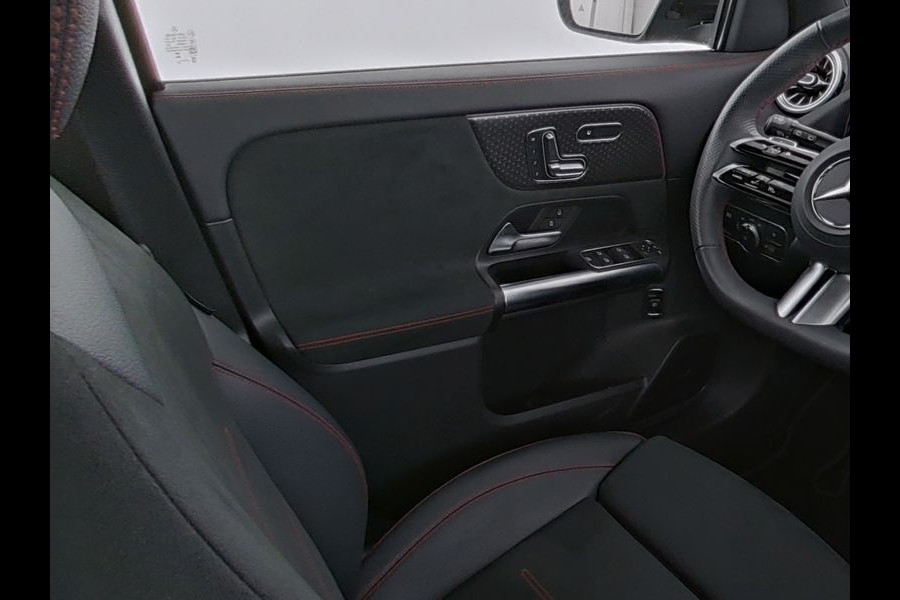 Mercedes-Benz EQA 250 AMG Line 67 kWh | AMG Line Advanced Plus | Night Pakket | Panorama Schuif-Kanteldak | Memory Voorstoelen | Stoel en Stuurverwarming | Inclusief 24 maanden MB Certified garantie voor Europa.