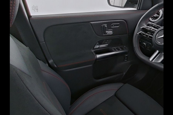 Mercedes-Benz EQA 250 AMG Line 67 kWh | AMG Line Advanced Plus | Night Pakket | Panorama Schuif-Kanteldak | Memory Voorstoelen | Stoel en Stuurverwarming | Inclusief 24 maanden MB Certified garantie voor Europa.