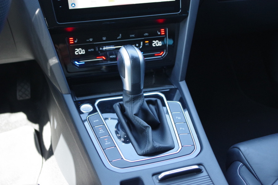 Volkswagen Passat Variant 1.4 TSI PHEV 218 PK GTE BNS, Carplay, Leder, Panoramadak, Elek. Trekhaak, Massage, Head-Up