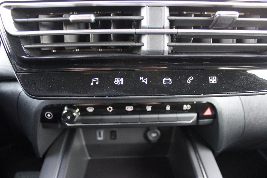 Citroën C5 Aircross 1.6 180PK PLUG-IN HYBRID C-SERIES | NAVIGATIE | ACHTERUITRIJ CAMERA | DODEHOEKDETECTIE | APPLE CARPLAY/ANDROID AUTO |  CLIMATE CONTROL | DAB+ RADIO | CRUISE CONTROL | VERSTELBARE ACHTERSTOELEN | LANE-ASSIST | PARKEER SENSOREN VOOR / ACHTER |