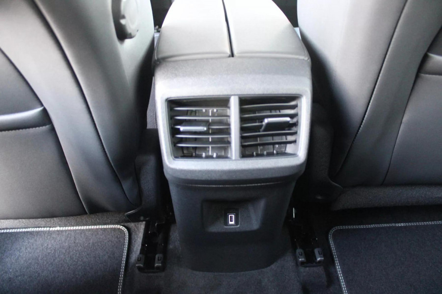 Citroën C5 Aircross 1.6 180PK PLUG-IN HYBRID C-SERIES | NAVIGATIE | ACHTERUITRIJ CAMERA | DODEHOEKDETECTIE | APPLE CARPLAY/ANDROID AUTO |  CLIMATE CONTROL | DAB+ RADIO | CRUISE CONTROL | VERSTELBARE ACHTERSTOELEN | LANE-ASSIST | PARKEER SENSOREN VOOR / ACHTER |