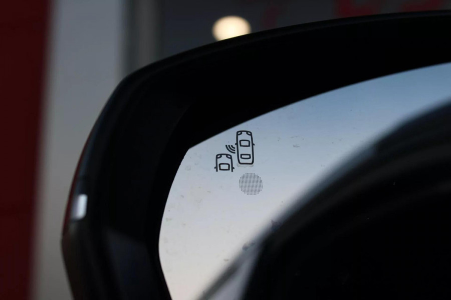 Citroën C5 Aircross 1.6 180PK PLUG-IN HYBRID C-SERIES | NAVIGATIE | ACHTERUITRIJ CAMERA | DODEHOEKDETECTIE | APPLE CARPLAY/ANDROID AUTO |  CLIMATE CONTROL | DAB+ RADIO | CRUISE CONTROL | VERSTELBARE ACHTERSTOELEN | LANE-ASSIST | PARKEER SENSOREN VOOR / ACHTER |