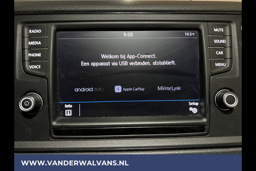 Volkswagen Crafter 2.0 TDI 140 pk L3H3 L2H2 Euro6 Airco | PDC | 3000kg trekvermogen | Apple Carplay Android Auto, Parkeersensoren, Bijrijdersbank