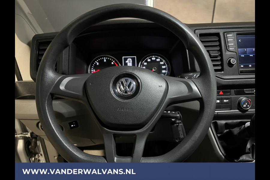 Volkswagen Crafter 2.0 TDI 140 pk L3H3 L2H2 Euro6 Airco | PDC | 3000kg trekvermogen | Apple Carplay Android Auto, Parkeersensoren, Bijrijdersbank