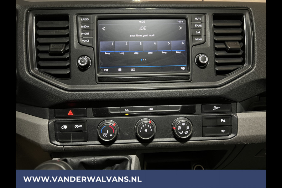 Volkswagen Crafter 2.0 TDI 140 pk L3H3 L2H2 Euro6 Airco | PDC | 3000kg trekvermogen | Apple Carplay Android Auto, Parkeersensoren, Bijrijdersbank