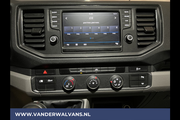 Volkswagen Crafter 2.0 TDI 140 pk L3H3 L2H2 Euro6 Airco | PDC | 3000kg trekvermogen | Apple Carplay Android Auto, Parkeersensoren, Bijrijdersbank