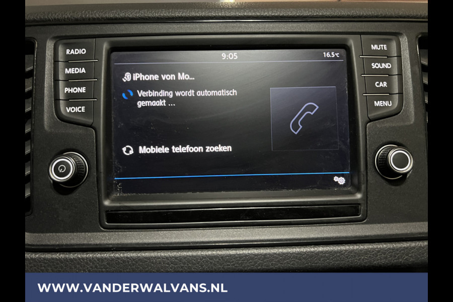 Volkswagen Crafter 2.0 TDI 140 pk L3H3 L2H2 Euro6 Airco | PDC | 3000kg trekvermogen | Apple Carplay Android Auto, Parkeersensoren, Bijrijdersbank