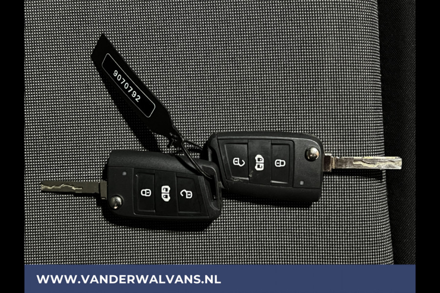 Volkswagen Crafter 2.0 TDI 140 pk L3H3 L2H2 Euro6 Airco | PDC | 3000kg trekvermogen | Apple Carplay Android Auto, Parkeersensoren, Bijrijdersbank