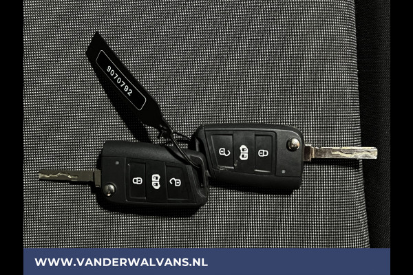 Volkswagen Crafter 2.0 TDI 140 pk L3H3 L2H2 Euro6 Airco | PDC | 3000kg trekvermogen | Apple Carplay Android Auto, Parkeersensoren, Bijrijdersbank
