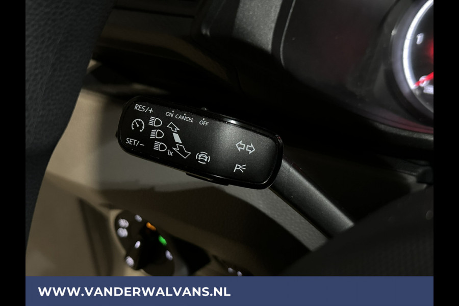 Volkswagen Transporter 2.0 TDI 150 pk L2H1 Euro6 Airco | Trekhaak | Cruisecontrol | Apple Carplay | PDC Parkeersensoren, Android Auto