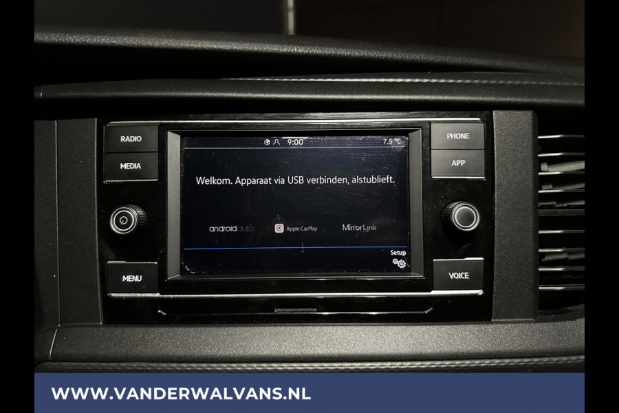 Volkswagen Transporter 2.0 TDI 150 pk L2H1 Euro6 Airco | Trekhaak | Cruisecontrol | Apple Carplay | PDC Parkeersensoren, Android Auto