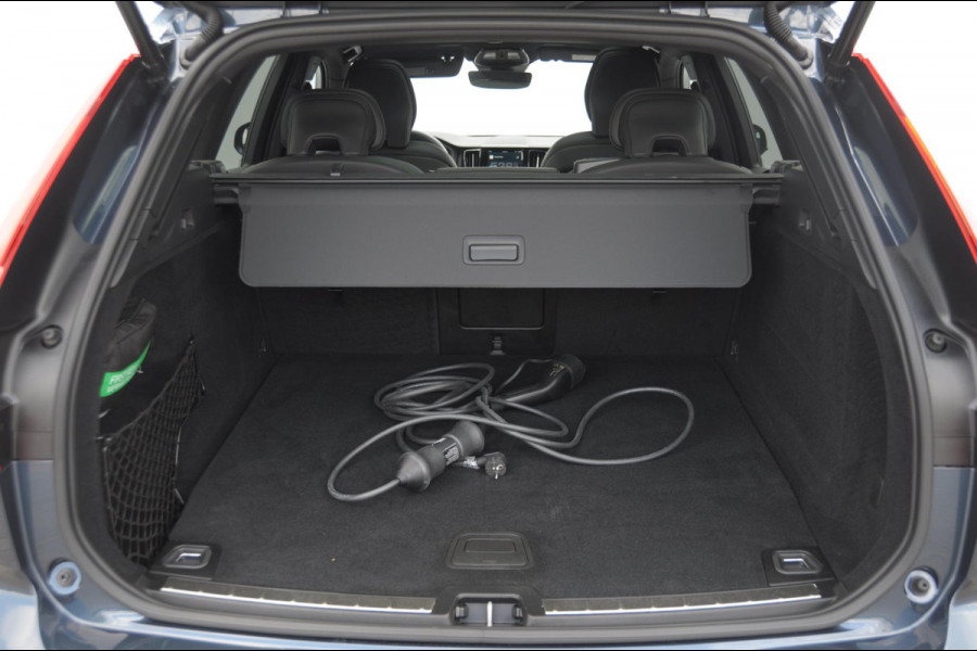 Volvo XC60 T6 350PK Automaat Plus Bright Long range / Adaptieve cruise control / Panoramadak / Apple carplay / Parkeersensoren met 360 camera / Elektrische achterklep / Elektrische stoelen met geheugen / Stoel en stuurwielverwarming /