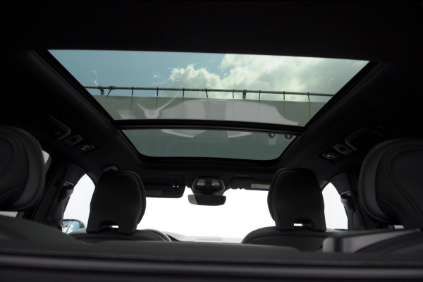 Volvo XC60 T6 350PK Automaat Plus Bright Long range / Adaptieve cruise control / Panoramadak / Apple carplay / Parkeersensoren met 360 camera / Elektrische achterklep / Elektrische stoelen met geheugen / Stoel en stuurwielverwarming /