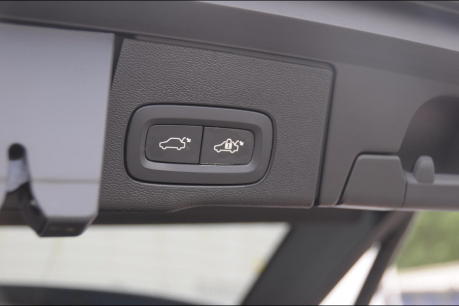 Volvo XC60 T6 350PK Automaat Plus Bright Long range / Adaptieve cruise control / Panoramadak / Apple carplay / Parkeersensoren met 360 camera / Elektrische achterklep / Elektrische stoelen met geheugen / Stoel en stuurwielverwarming /