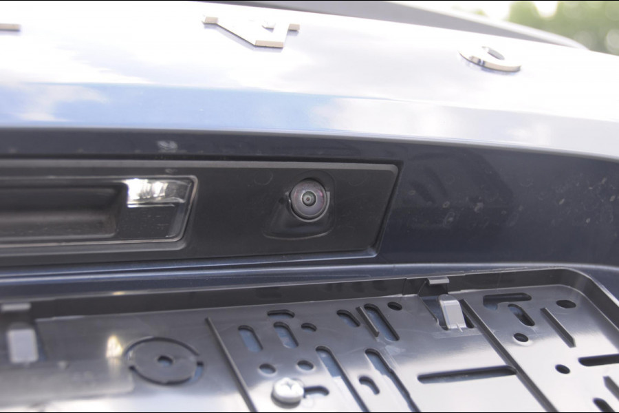 Volvo XC60 T6 350PK Automaat Plus Bright Long range / Adaptieve cruise control / Panoramadak / Apple carplay / Parkeersensoren met 360 camera / Elektrische achterklep / Elektrische stoelen met geheugen / Stoel en stuurwielverwarming /