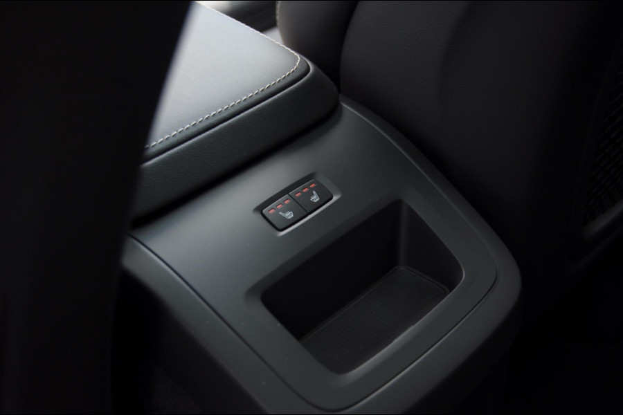 Volvo XC60 T6 350PK Automaat Plus Bright Long range / Adaptieve cruise control / Panoramadak / Apple carplay / Parkeersensoren met 360 camera / Elektrische achterklep / Elektrische stoelen met geheugen / Stoel en stuurwielverwarming /