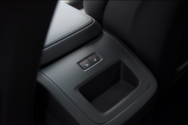 Volvo XC60 T6 350PK Automaat Plus Bright Long range / Adaptieve cruise control / Panoramadak / Apple carplay / Parkeersensoren met 360 camera / Elektrische achterklep / Elektrische stoelen met geheugen / Stoel en stuurwielverwarming /