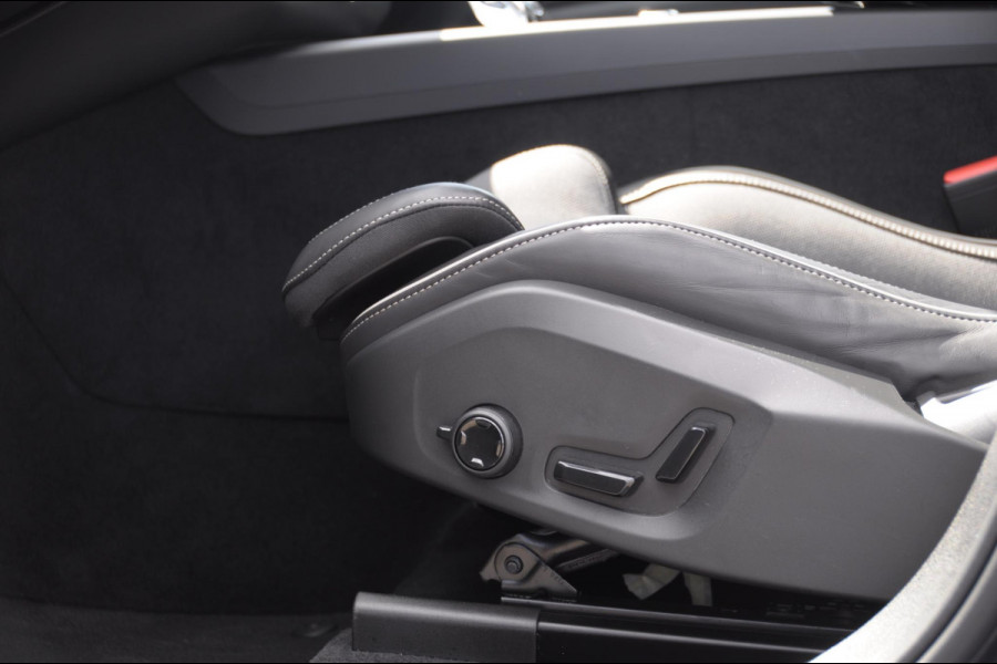 Volvo XC60 T6 350PK Automaat Plus Bright Long range / Adaptieve cruise control / Panoramadak / Apple carplay / Parkeersensoren met 360 camera / Elektrische achterklep / Elektrische stoelen met geheugen / Stoel en stuurwielverwarming /