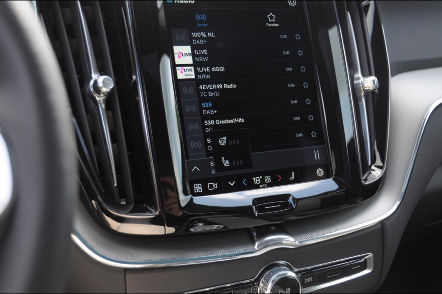 Volvo XC60 T6 350PK Automaat Plus Bright Long range / Adaptieve cruise control / Panoramadak / Apple carplay / Parkeersensoren met 360 camera / Elektrische achterklep / Elektrische stoelen met geheugen / Stoel en stuurwielverwarming /
