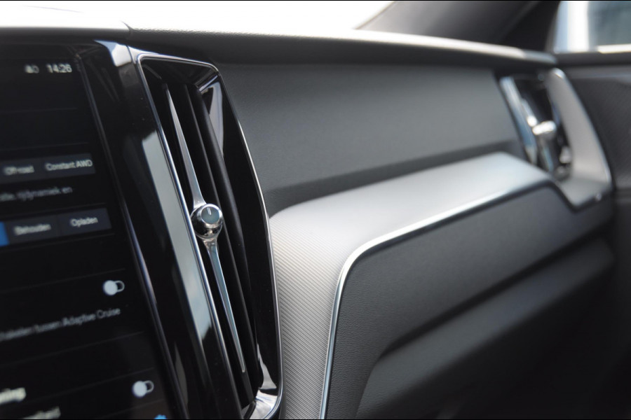 Volvo XC60 T6 350PK Automaat Plus Bright Long range / Adaptieve cruise control / Panoramadak / Apple carplay / Parkeersensoren met 360 camera / Elektrische achterklep / Elektrische stoelen met geheugen / Stoel en stuurwielverwarming /
