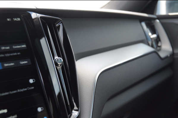Volvo XC60 T6 350PK Automaat Plus Bright Long range / Adaptieve cruise control / Panoramadak / Apple carplay / Parkeersensoren met 360 camera / Elektrische achterklep / Elektrische stoelen met geheugen / Stoel en stuurwielverwarming /