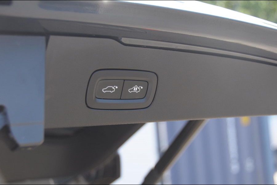 Volvo V60 T6 350PK Automaat AWD Plus Dark / Adaptieve cruise control / Parkeersensoren / Elektrische stoelen met geheugen / Trekhaak / BLIS / Apple carplay / Panoramadak / Elektrische achterklep