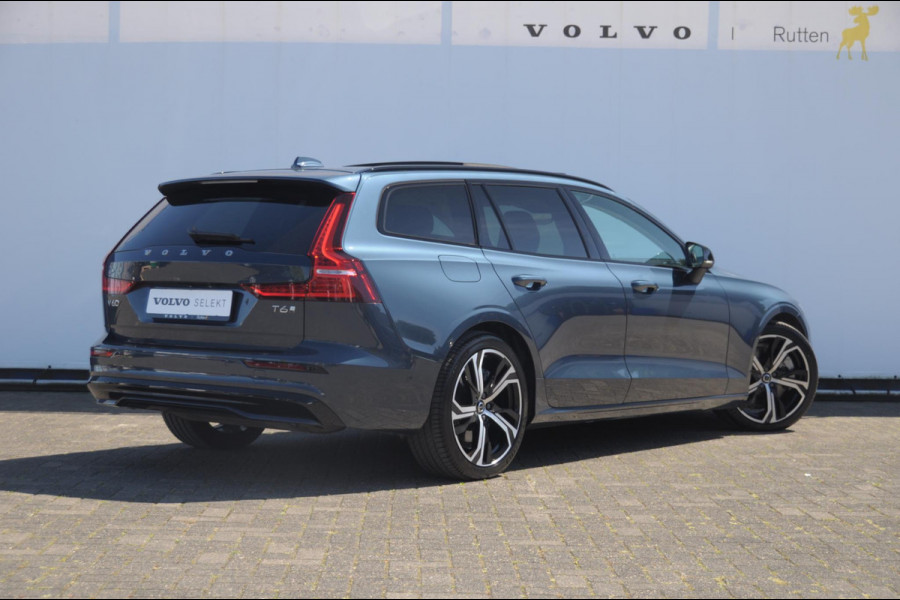 Volvo V60 T6 350PK Automaat AWD Plus Dark / Adaptieve cruise control / Parkeersensoren / Elektrische stoelen met geheugen / Trekhaak / BLIS / Apple carplay / Panoramadak / Elektrische achterklep