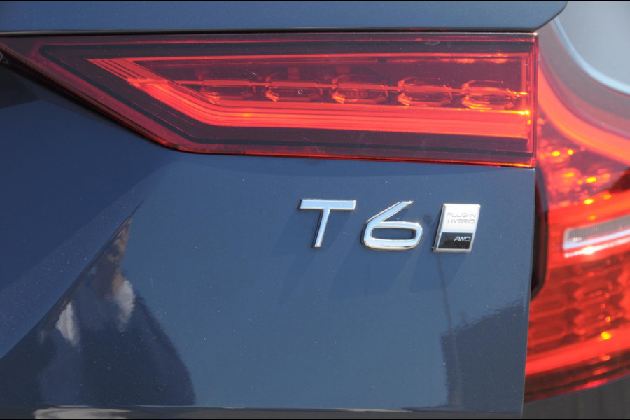 Volvo V60 T6 350PK Automaat AWD Plus Dark / Adaptieve cruise control / Parkeersensoren / Elektrische stoelen met geheugen / Trekhaak / BLIS / Apple carplay / Panoramadak / Elektrische achterklep