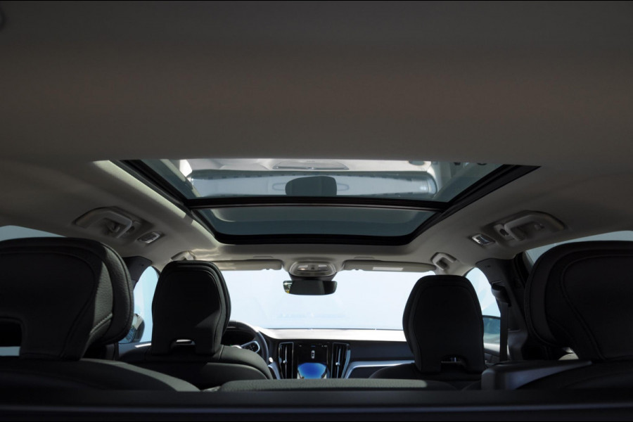 Volvo V60 T6 350PK Automaat AWD Plus Dark / Adaptieve cruise control / Parkeersensoren / Elektrische stoelen met geheugen / Trekhaak / BLIS / Apple carplay / Panoramadak / Elektrische achterklep