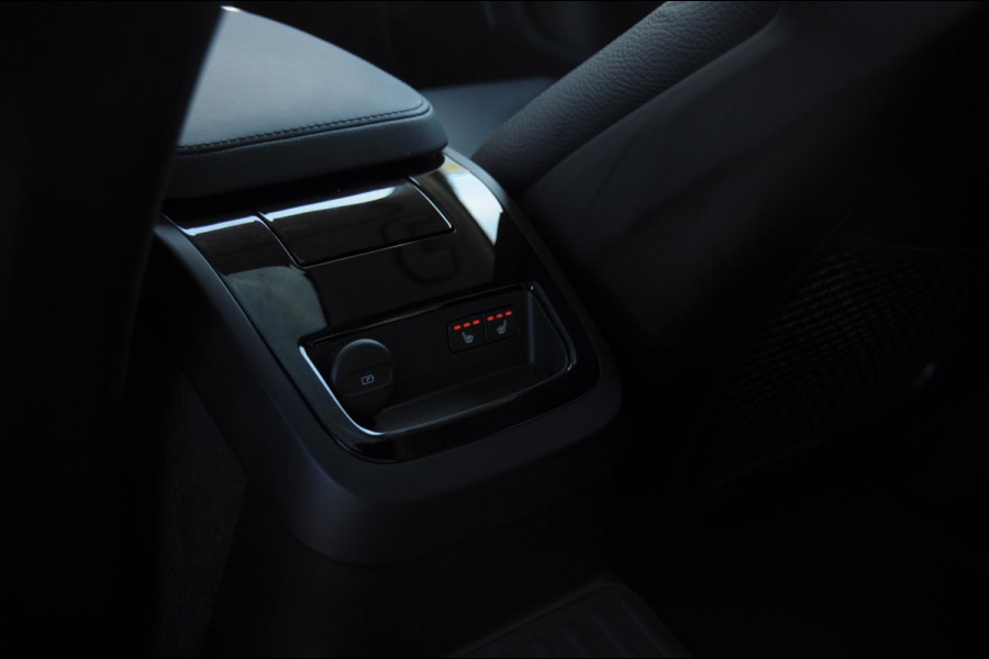 Volvo V60 T6 350PK Automaat AWD Plus Dark / Adaptieve cruise control / Parkeersensoren / Elektrische stoelen met geheugen / Trekhaak / BLIS / Apple carplay / Panoramadak / Elektrische achterklep