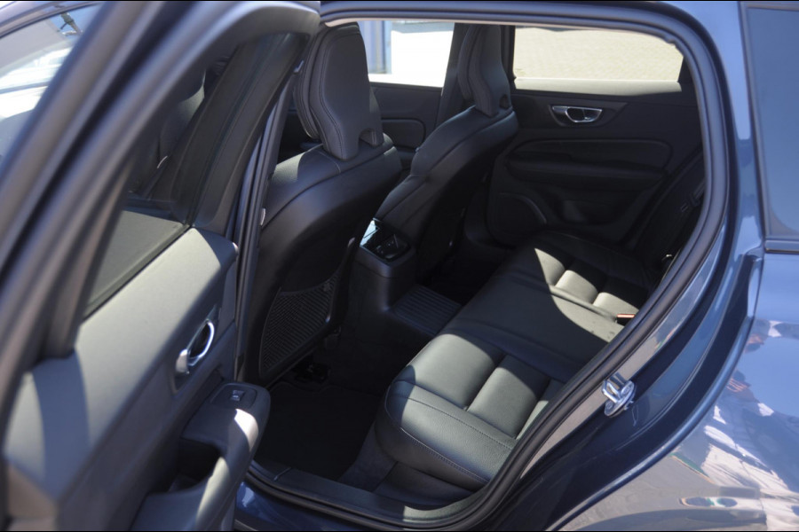 Volvo V60 T6 350PK Automaat AWD Plus Dark / Adaptieve cruise control / Parkeersensoren / Elektrische stoelen met geheugen / Trekhaak / BLIS / Apple carplay / Panoramadak / Elektrische achterklep