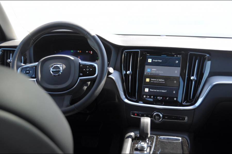 Volvo V60 T6 350PK Automaat AWD Plus Dark / Adaptieve cruise control / Parkeersensoren / Elektrische stoelen met geheugen / Trekhaak / BLIS / Apple carplay / Panoramadak / Elektrische achterklep