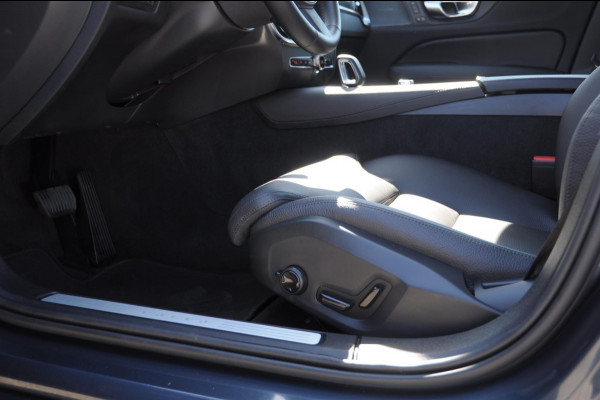 Volvo V60 T6 350PK Automaat AWD Plus Dark / Adaptieve cruise control / Parkeersensoren / Elektrische stoelen met geheugen / Trekhaak / BLIS / Apple carplay / Panoramadak / Elektrische achterklep