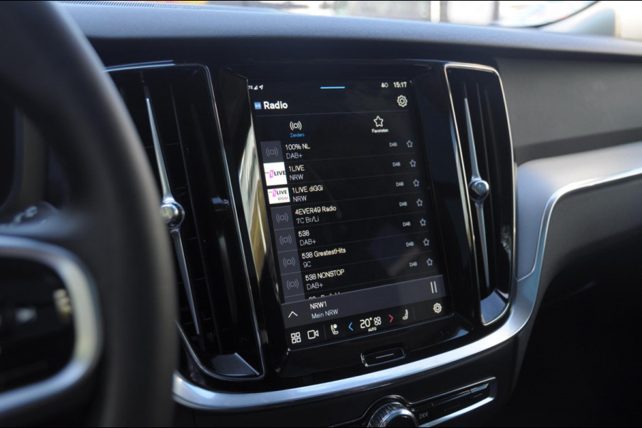 Volvo V60 T6 350PK Automaat AWD Plus Dark / Adaptieve cruise control / Parkeersensoren / Elektrische stoelen met geheugen / Trekhaak / BLIS / Apple carplay / Panoramadak / Elektrische achterklep