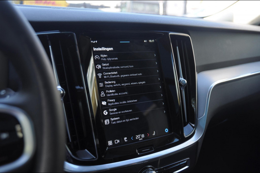 Volvo V60 T6 350PK Automaat AWD Plus Dark / Adaptieve cruise control / Parkeersensoren / Elektrische stoelen met geheugen / Trekhaak / BLIS / Apple carplay / Panoramadak / Elektrische achterklep