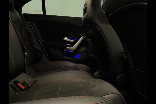 Mercedes-Benz CLA-Klasse 180 AMG Night Edition / NL-auto / Sfeerverlichting
