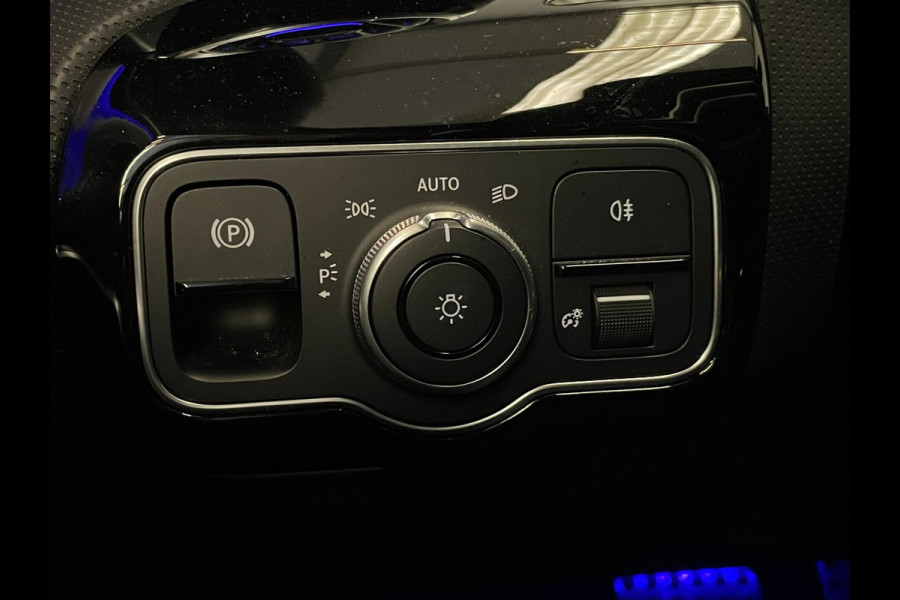 Mercedes-Benz CLA-Klasse 180 AMG Night Edition / NL-auto / Sfeerverlichting
