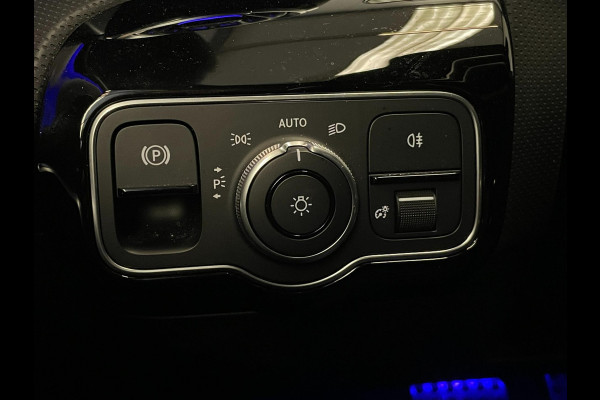 Mercedes-Benz CLA-Klasse 180 AMG Night Edition / NL-auto / Sfeerverlichting