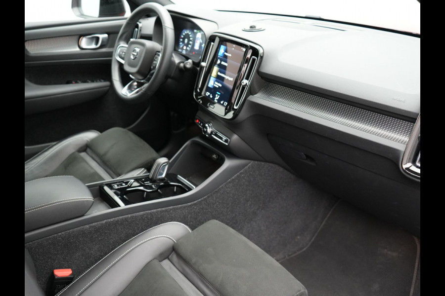 Volvo XC40 T4 Recharge R-Design Plug in Hybrid | PHEV | Camera | Carplay | LED | Alcantara Sportstoelen Verwarmd | Stuurwielverwarming | 19'' L.M. |