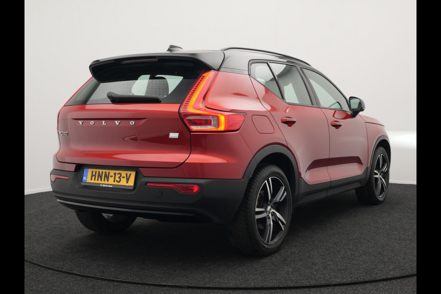 Volvo XC40 T4 Recharge R-Design Plug in Hybrid | PHEV | Camera | Carplay | LED | Alcantara Sportstoelen Verwarmd | Stuurwielverwarming | 19'' L.M. |