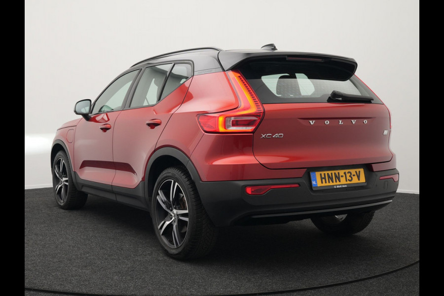 Volvo XC40 T4 Recharge R-Design Plug in Hybrid | PHEV | Camera | Carplay | LED | Alcantara Sportstoelen Verwarmd | Stuurwielverwarming | 19'' L.M. |